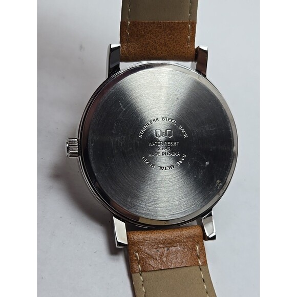 Q & Q Quartz Mens 42mm Watch Brown Strap New Battery 30m Water Resistant Classic - Picture 12 of 12